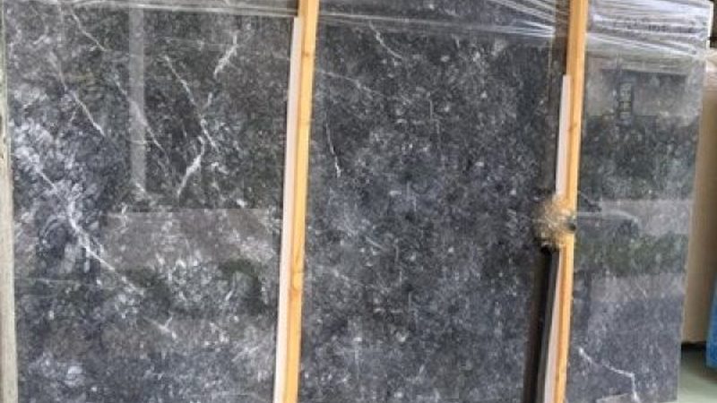 在石材批发定制加工过程中，人工费是成本的重要组成部分。它主要由以下几个部分构成：