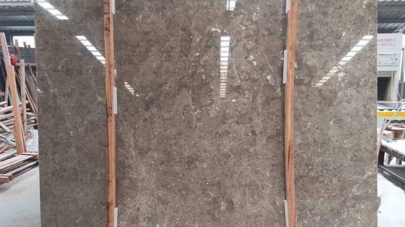 水磨石与环氧地坪：厂房地面材质的选择与考量**